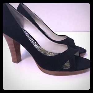 White House Black Market Ladies Black Open Toe Pump W/ Wood Heels Size 7
